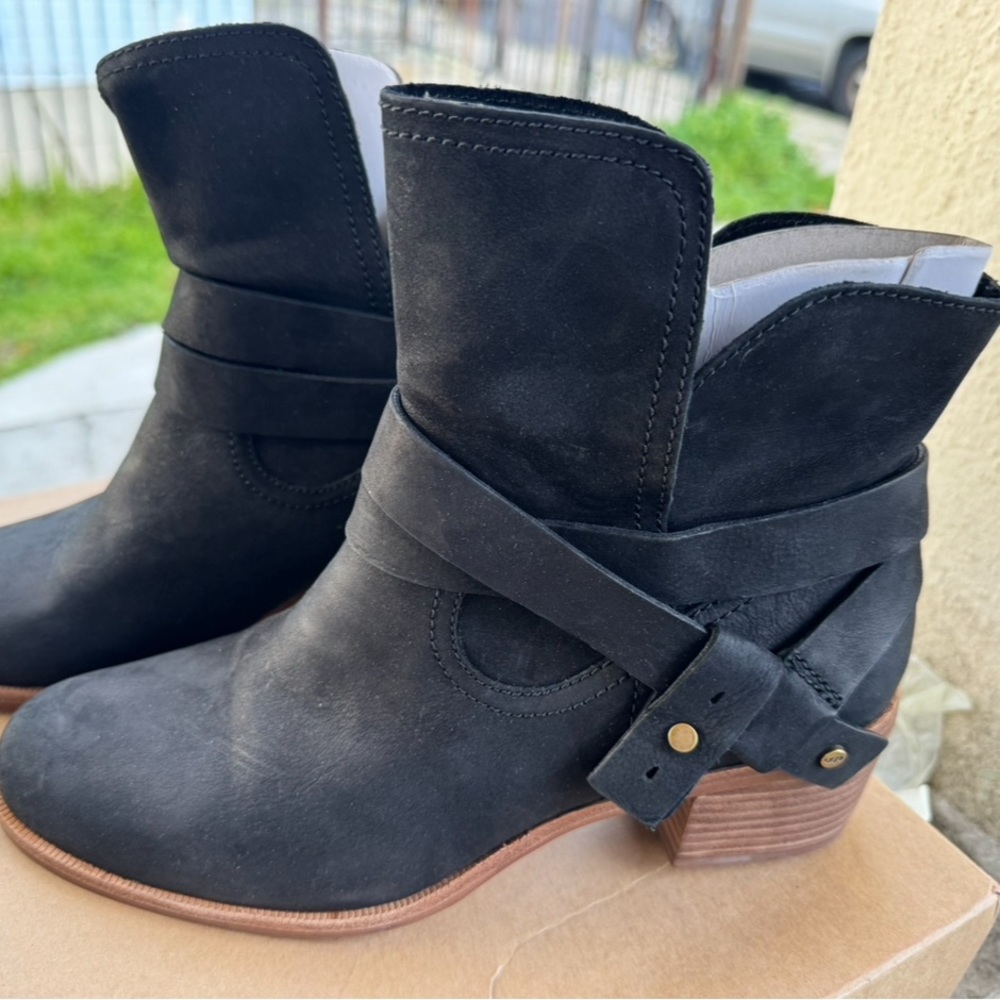 UGG Elora Boot